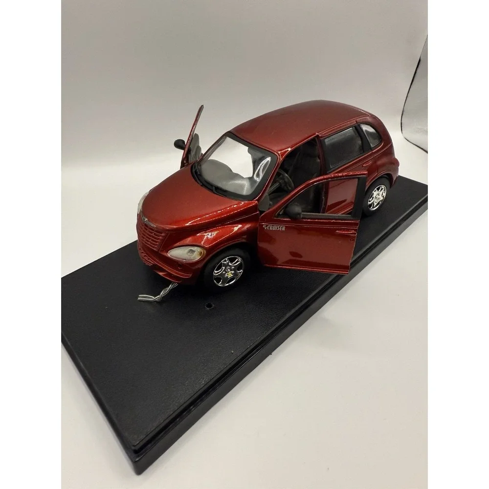 Maisto PT Cruiser 1:18 Diecast Model Red with Display Case and Box